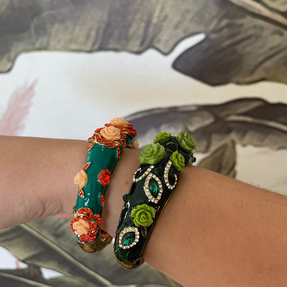 Bundle of two golden statement bracelets with roses crystals teal orange green - Picture 2 of 9